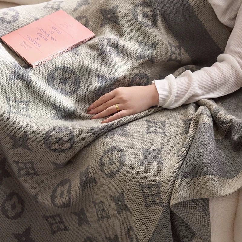 Luxury Fashion Lightweight Cozy Soft Breathable Throw Blanket for Couch Bed Sofa